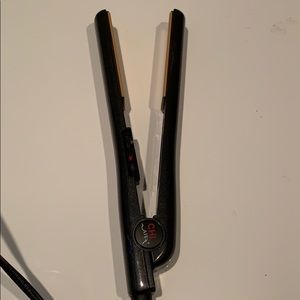 Chi air 1 inch straighter iron.